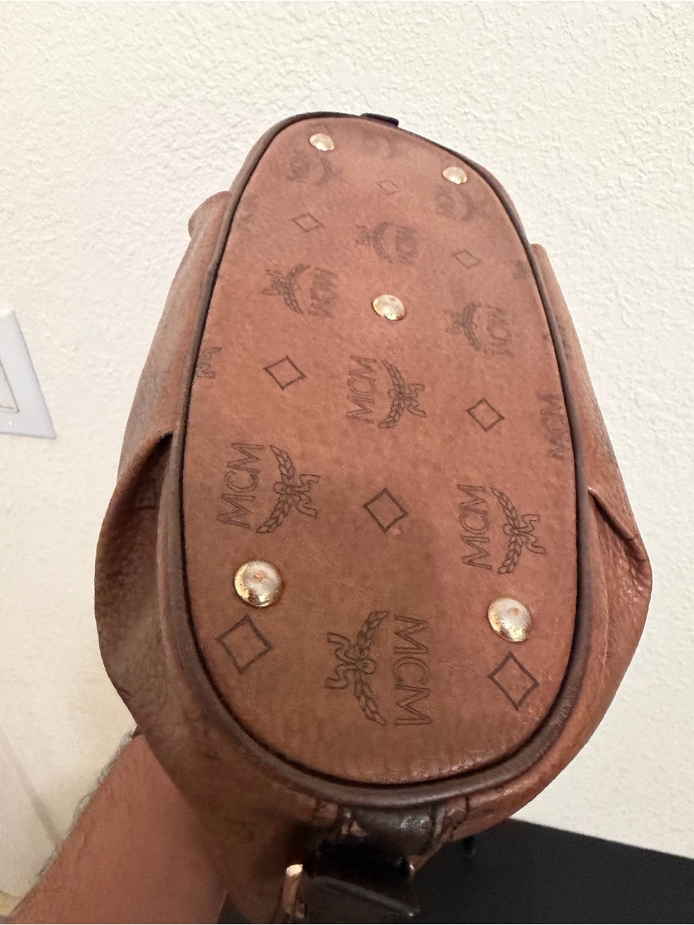 MCM Brown Monogram Leather Shoulder Bag with Gold Plaque - Picture 5 of 6